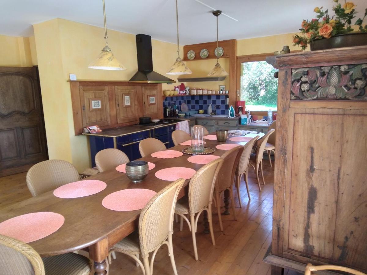 Le Fied Les Dames De La Saugiat Bed & Breakfast エクステリア 写真