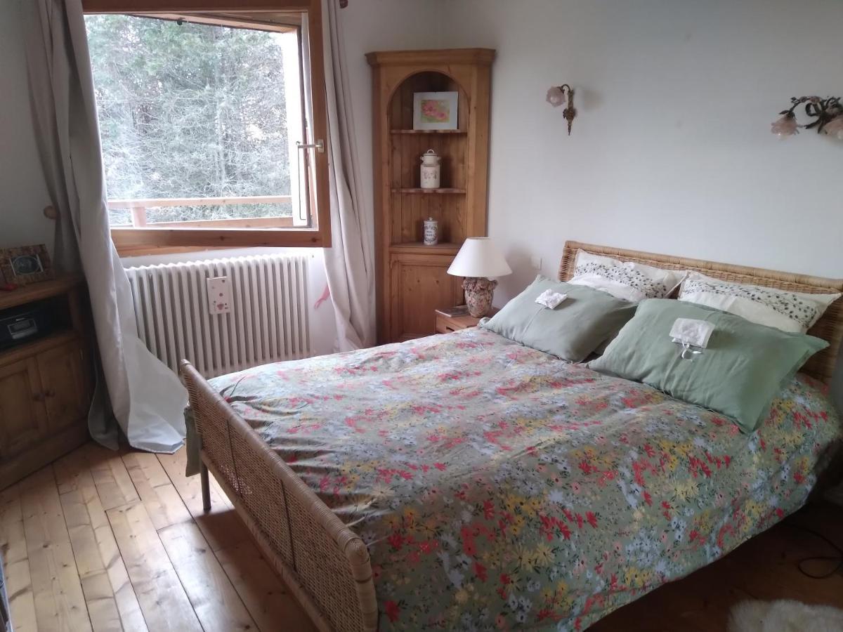 Le Fied Les Dames De La Saugiat Bed & Breakfast エクステリア 写真